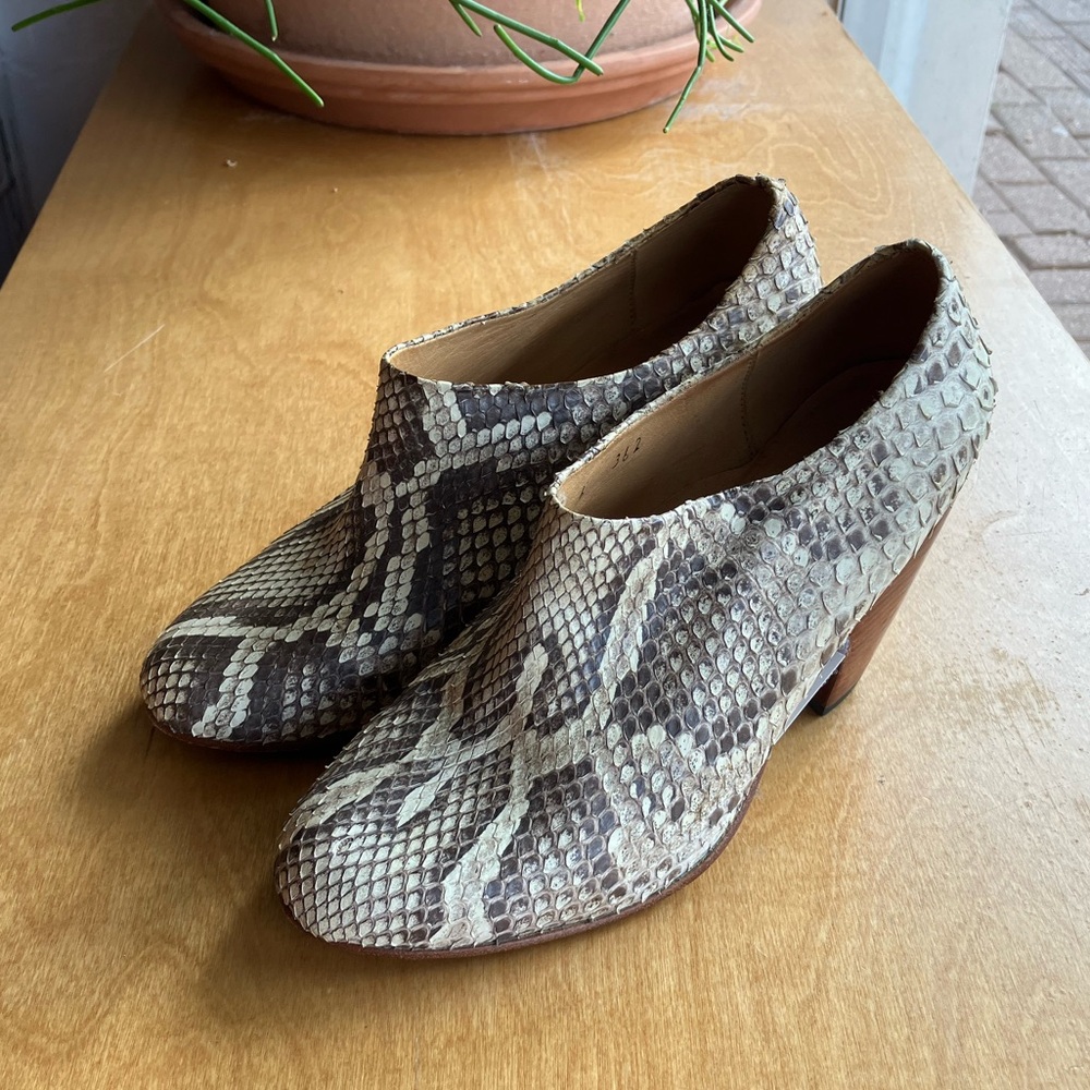 Dieppa Restrepo lady boots in genuine snake skin